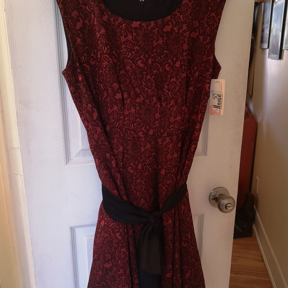 RED DRESS 💃 - Picture 9 of 11